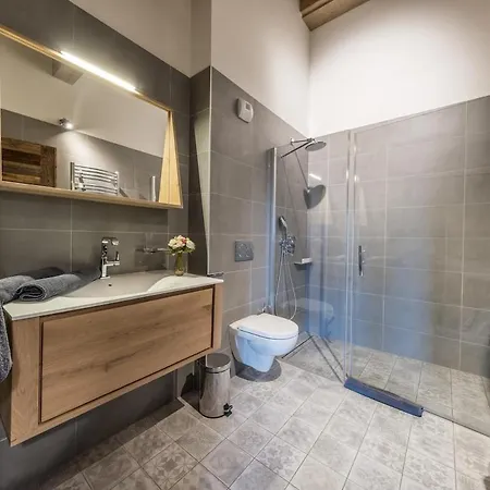 شقة 4 Bedrooms Penthouse In 1650 كورشوفيل